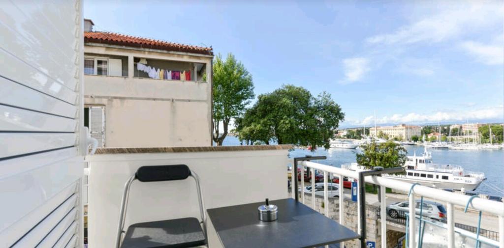 Lavender Apt. W. Balcony In Old Town Zadar Exterior photo